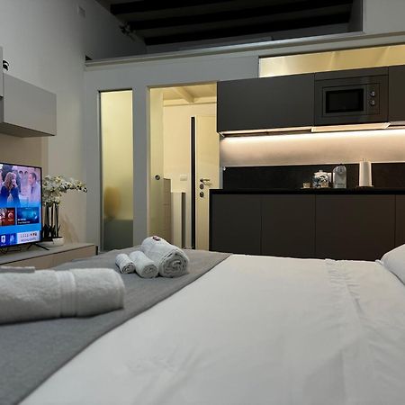 Regina Milano In Corso Lodi - Sky Tv, Wifi E Breakfast Box Apartment Bagian luar foto