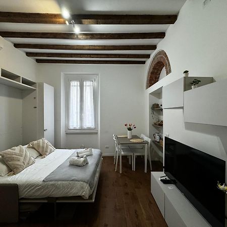 Regina Milano In Corso Lodi - Sky Tv, Wifi E Breakfast Box Apartment Bagian luar foto