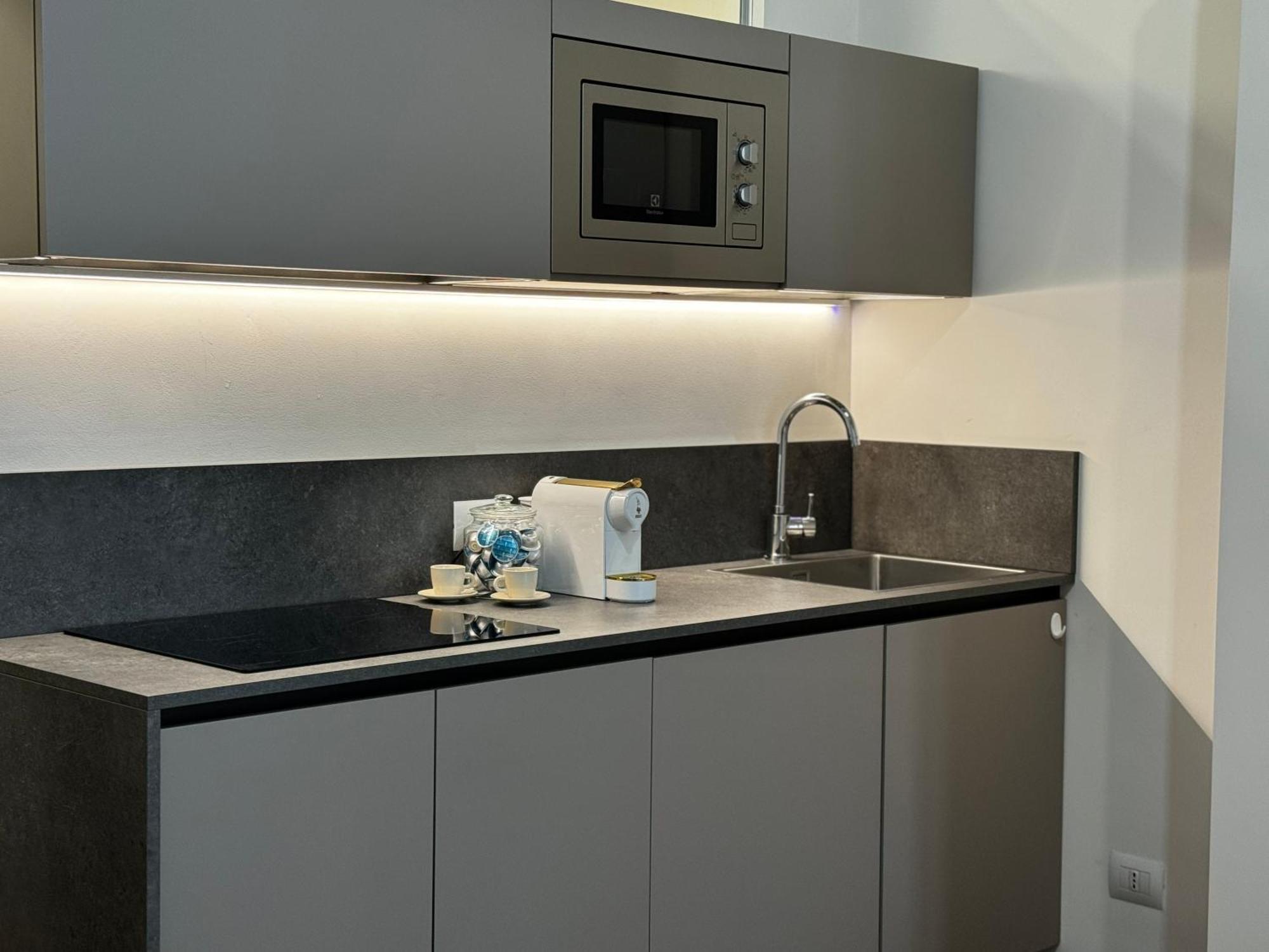 Regina Milano In Corso Lodi - Sky Tv, Wifi E Breakfast Box Apartment Bagian luar foto