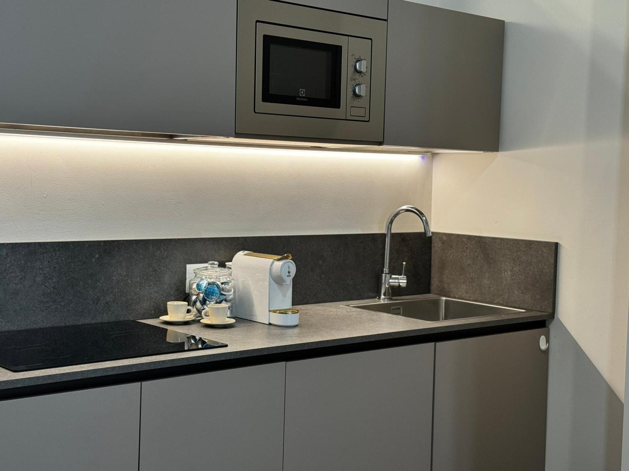 Regina Milano In Corso Lodi - Sky Tv, Wifi E Breakfast Box Apartment Bagian luar foto