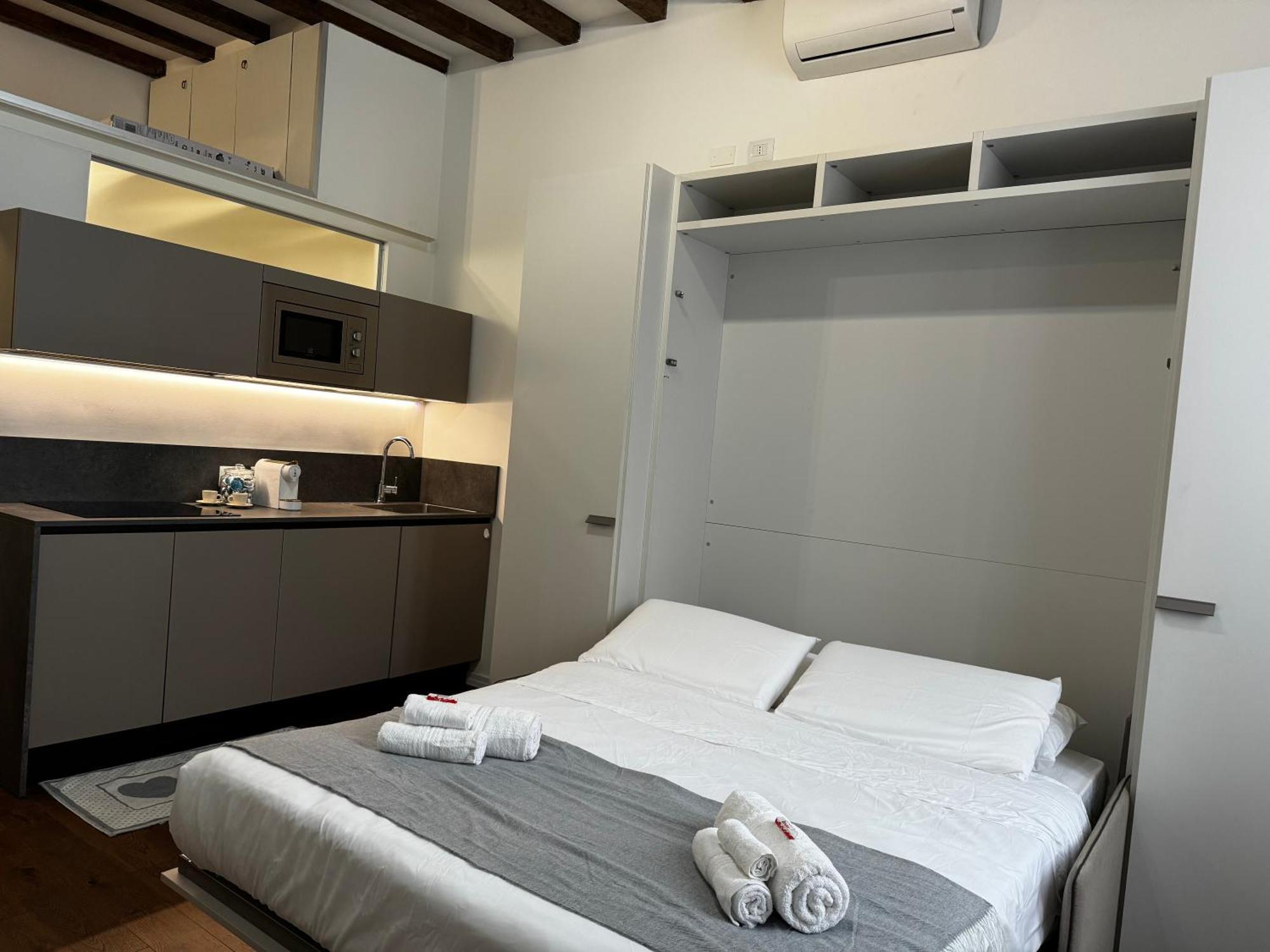 Regina Milano In Corso Lodi - Sky Tv, Wifi E Breakfast Box Apartment Bagian luar foto