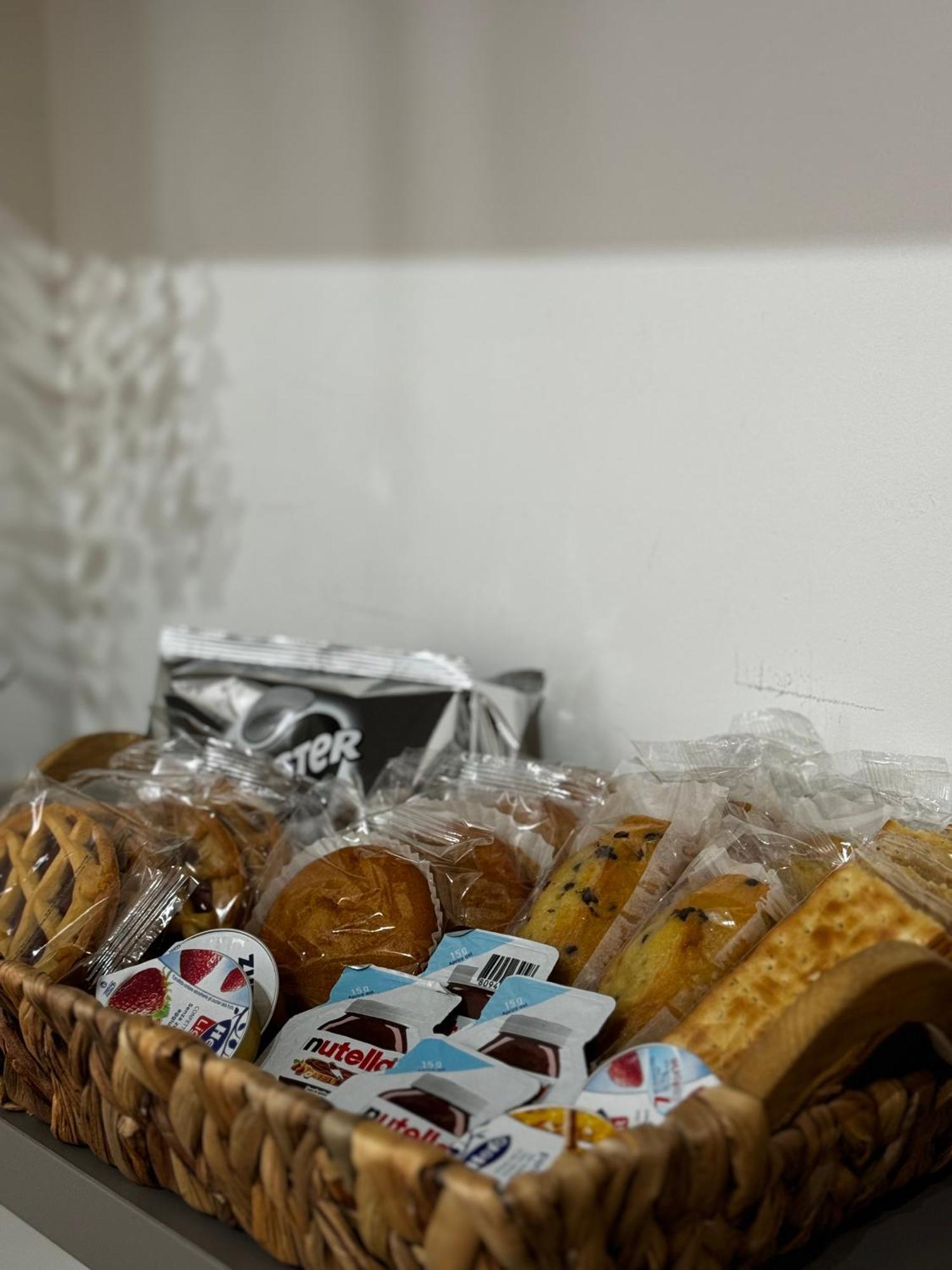 Regina Milano In Corso Lodi - Sky Tv, Wifi E Breakfast Box Apartment Bagian luar foto