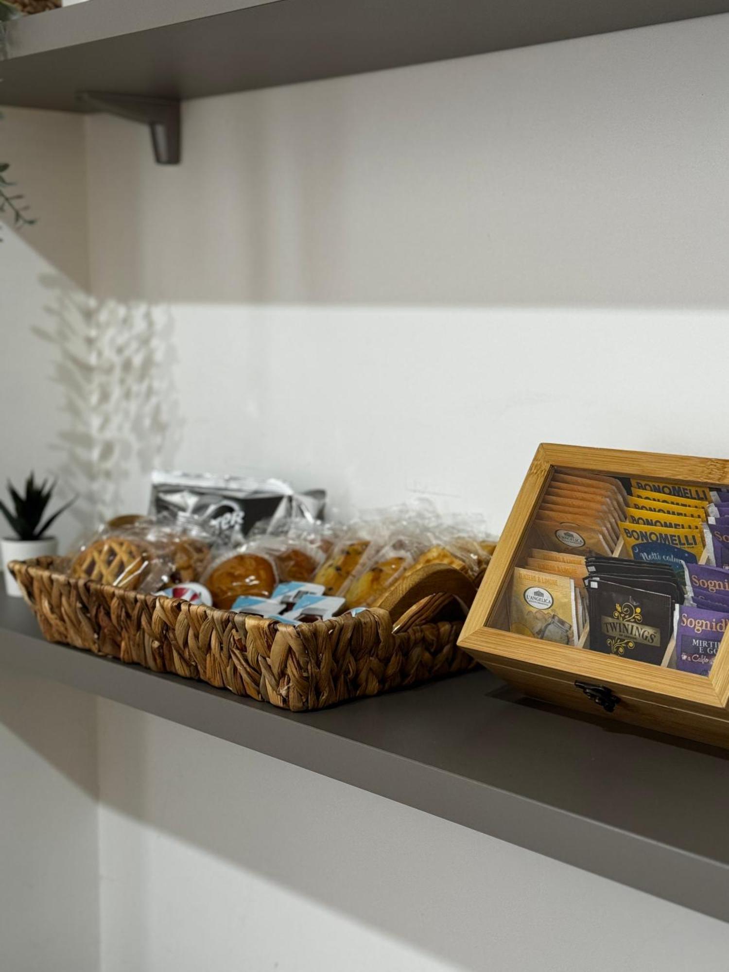 Regina Milano In Corso Lodi - Sky Tv, Wifi E Breakfast Box Apartment Bagian luar foto